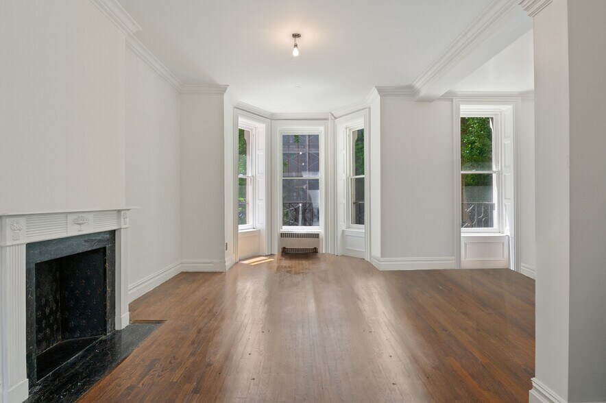 More Photos Of 19 E 75th St, New York Storefront Retail Office For Sale