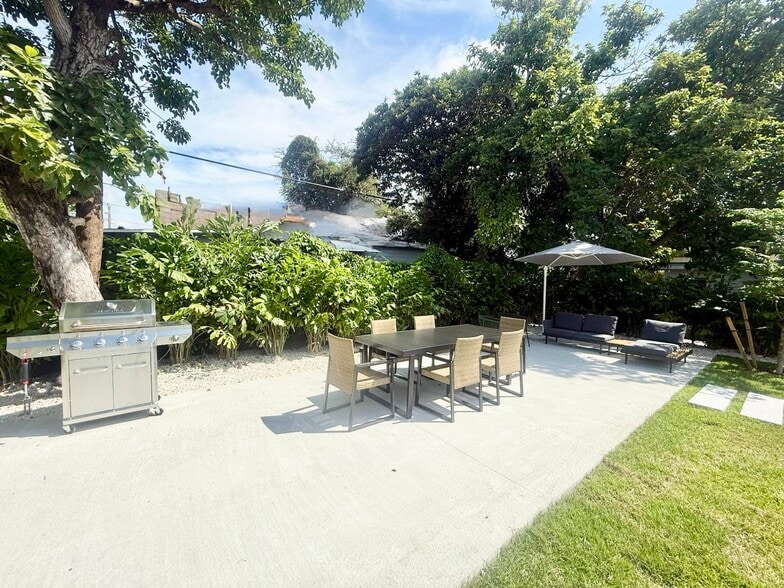 More Photos Of 243 NW 32nd St, Miami Multifamily For Sale