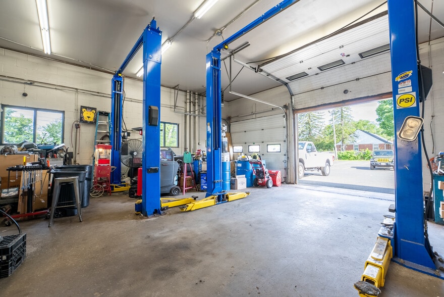 More Photos Of 880 Boston Rd, Springfield Auto Dealership For Sale