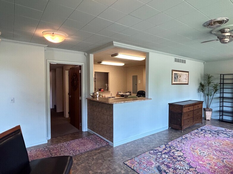 More Photos Of 1320 Granville Rd, Newark Medical For Sale