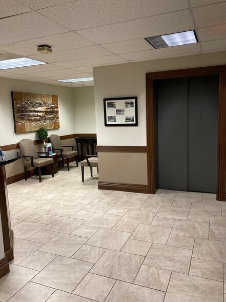 More Photos Of 515 E High St, Jefferson City Office For Sale
