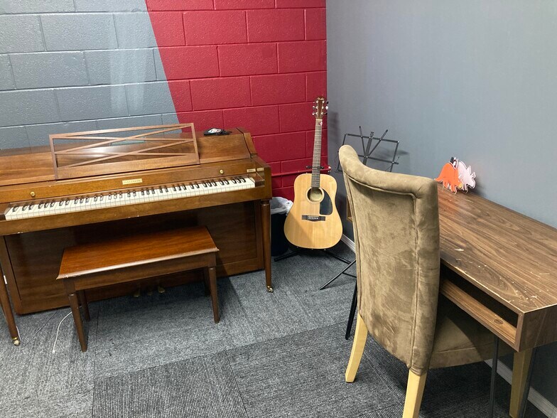 More Photos Of 336 S Walnut St, Bloomington Freestanding For Sale