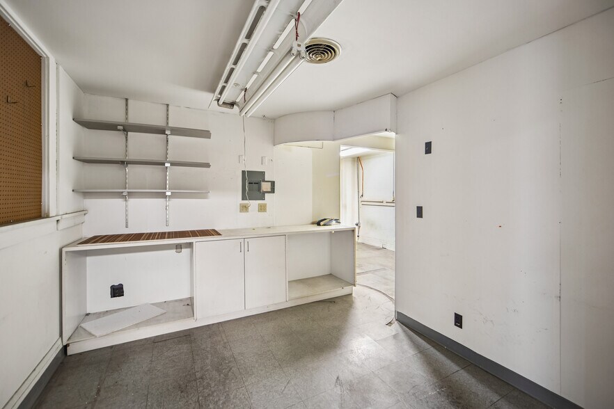 More Photos Of 200 1st Ave E, Newton Office For Sale