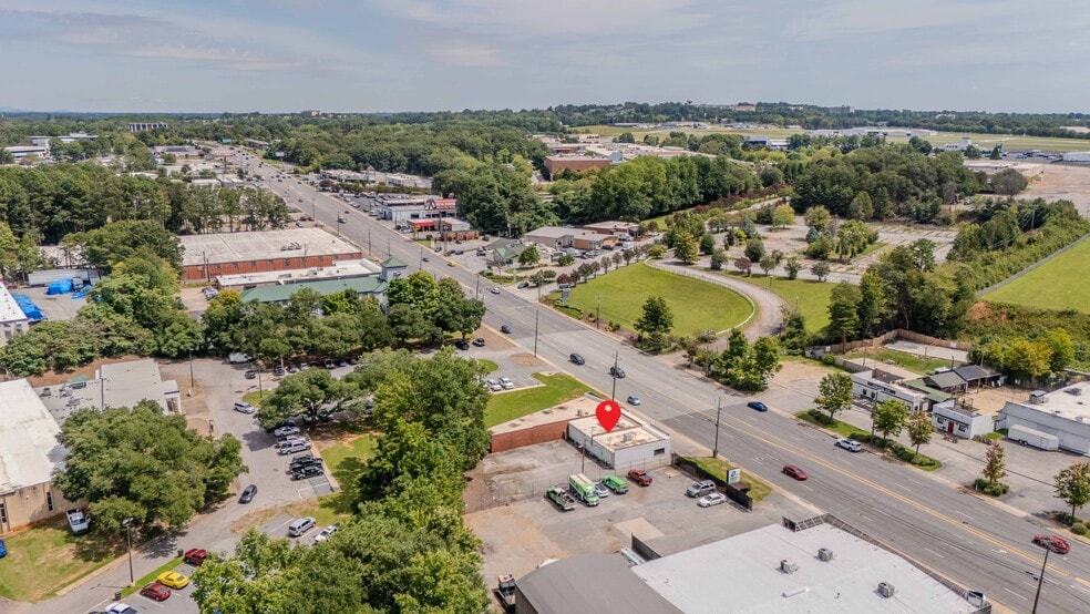 More Photos Of 215 N Pleasantburg Dr, Greenville Office For Sale