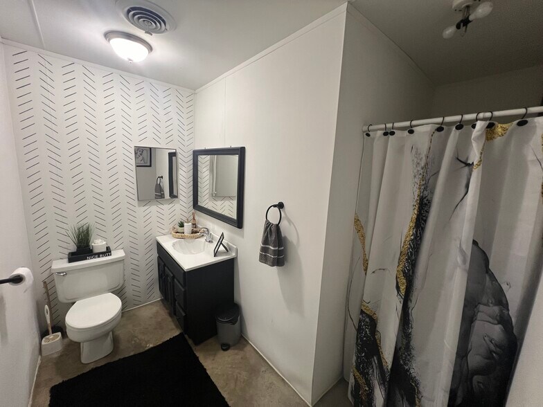 More Photos Of 300 Chestnut St, Elliott Specialty For Sale