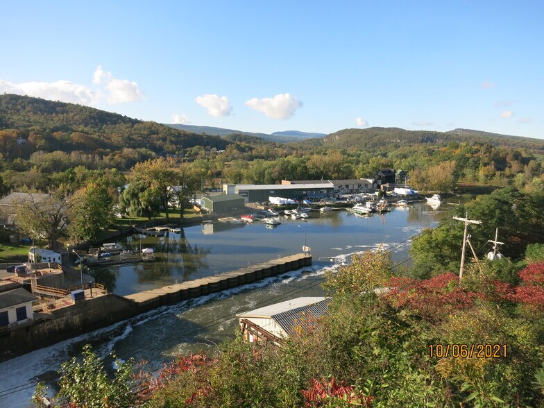 More Photos Of 7 Main St, Whitehall Marina For Sale