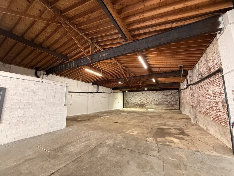 More Photos Of 4547-4549 E Thompson St, Philadelphia General Retail For Lease