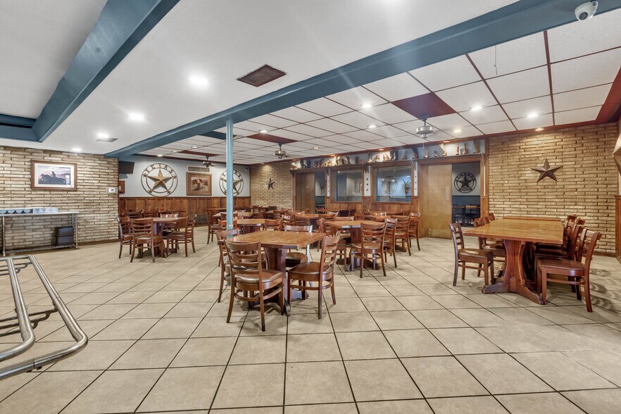 More Photos Of 2201 Kermit Hwy, Odessa Restaurant For Sale