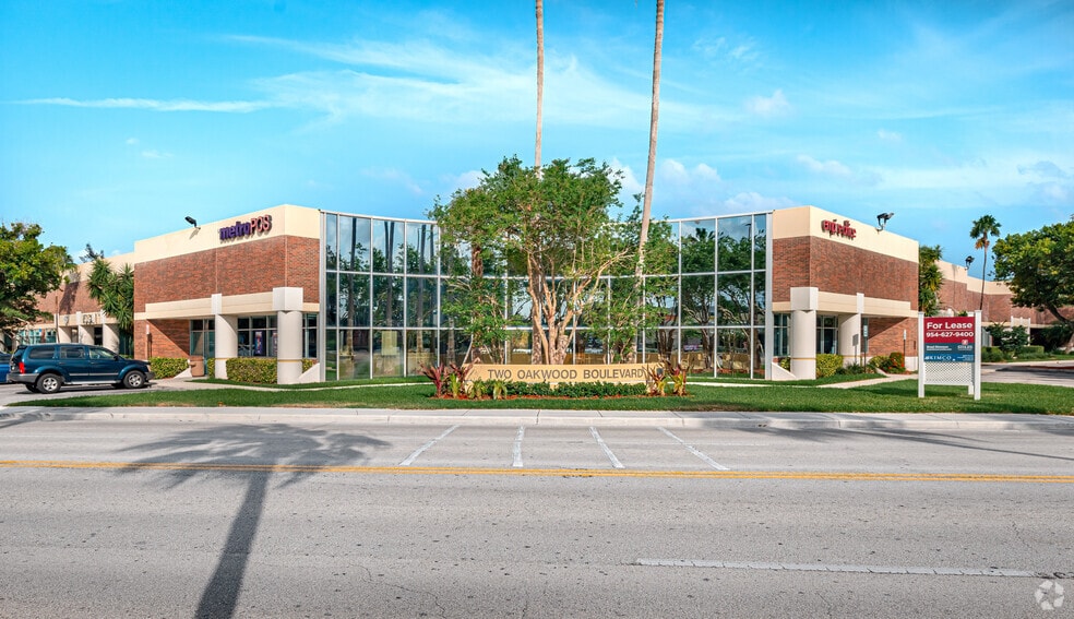 More Photos Of 1 Oakwood Blvd, Hollywood Unknown For Lease