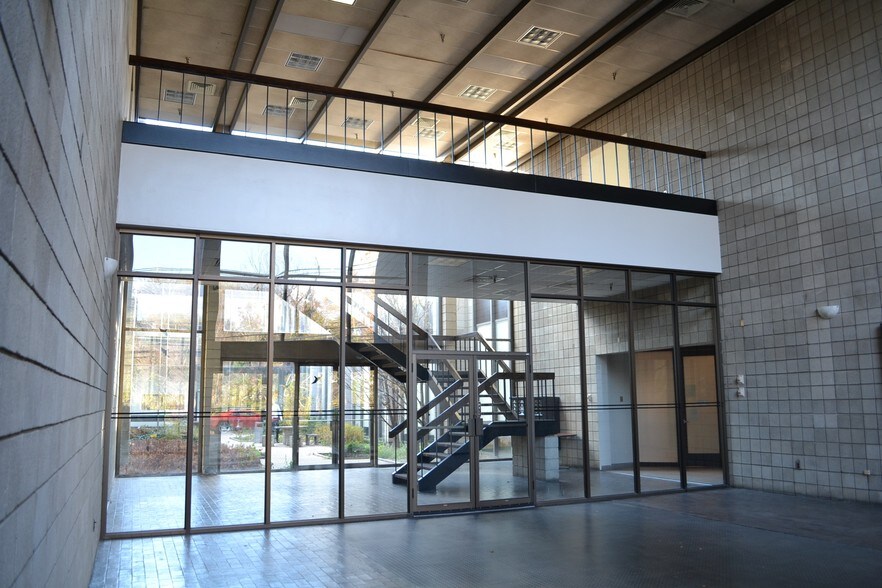 More Photos Of 65 Railroad Ave, Ridgefield Flex For Lease