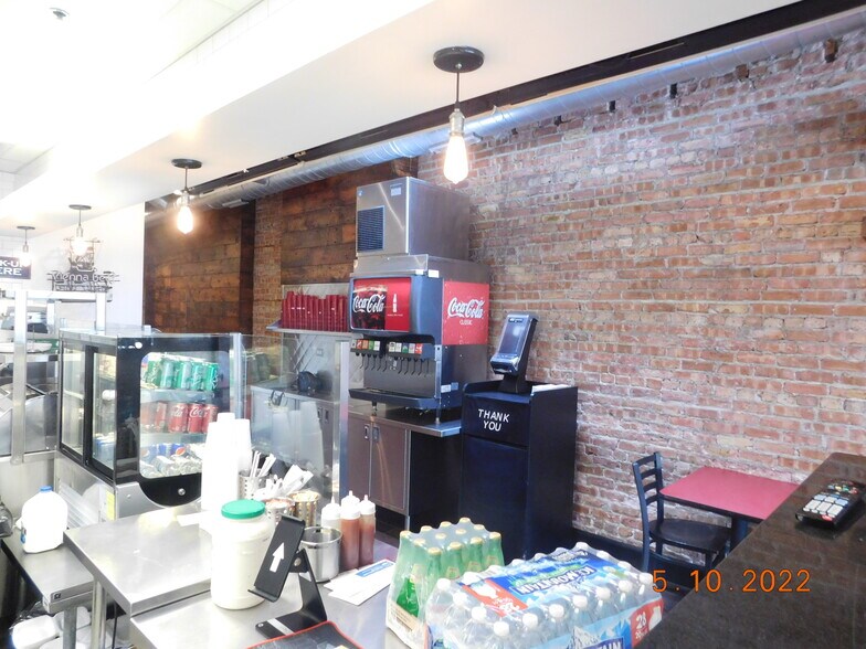 More Photos Of 542 Crescent Blvd, Glen Ellyn Restaurant For Sale