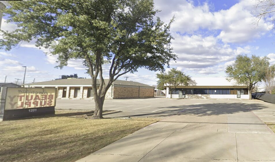More Photos Of 1201 E Arkansas Ln, Arlington Storefront For Sale