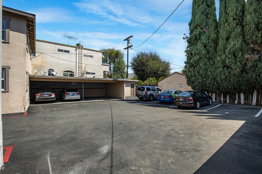 More Photos Of 4956-4960 Kester Ave, Sherman Oaks Apartments For Sale