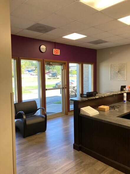 More Photos Of 3225 W Truman Blvd, Jefferson City Office For Lease
