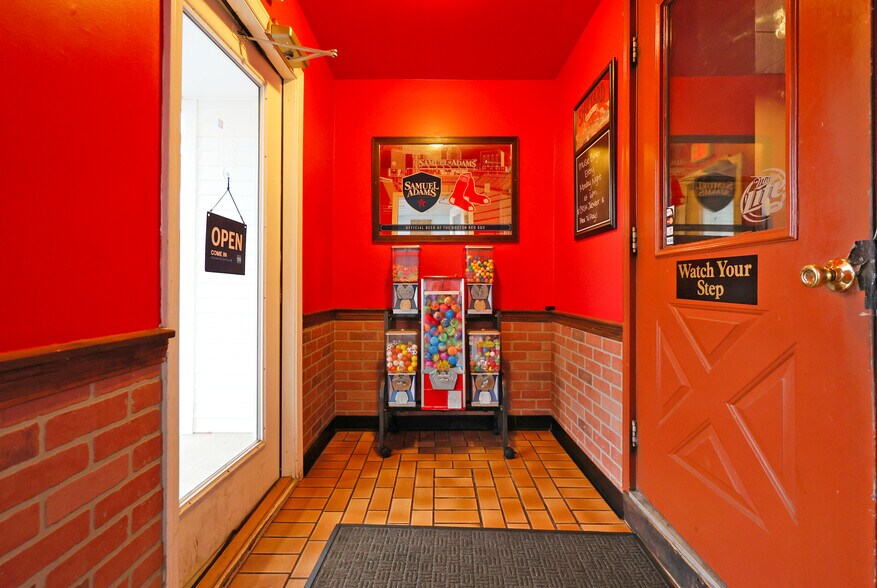 More Photos Of 128 Maple St, Manchester Restaurant For Sale