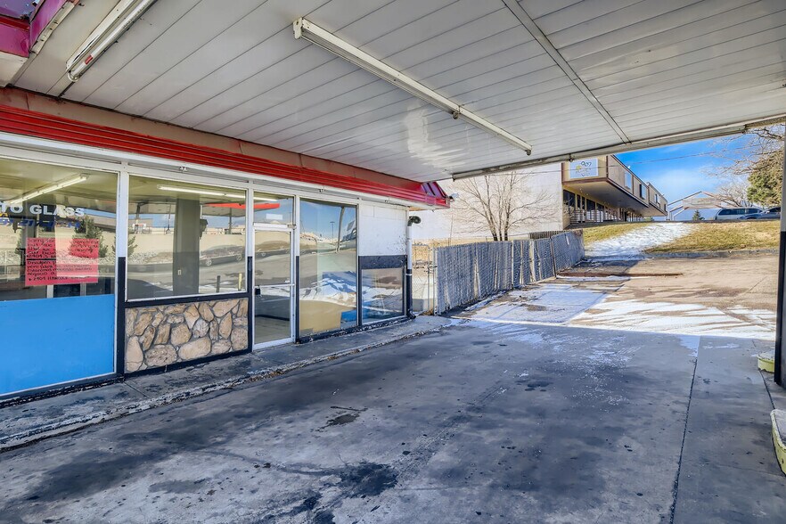 More Photos Of 404 S Circle Dr, Colorado Springs Auto Repair For Sale
