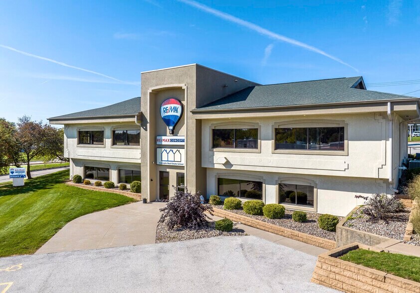 More Photos Of 3709 N Harrison St, Davenport Office For Sale