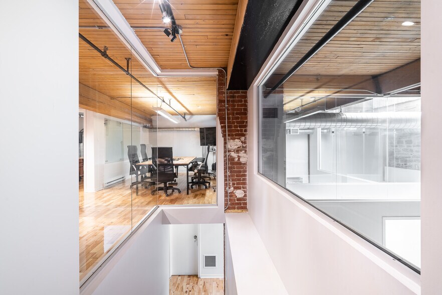 More Photos Of 387 Rue Saint-Paul O, Montréal Office For Sale
