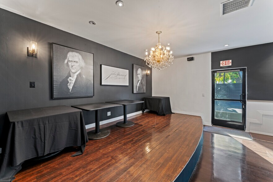 More Photos Of 281 W Main St, Ventura Storefront Retail Residential For Sale