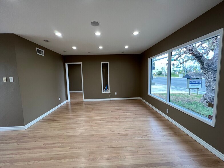 More Photos Of 4652 Katella Ave, Los Alamitos Office For Lease