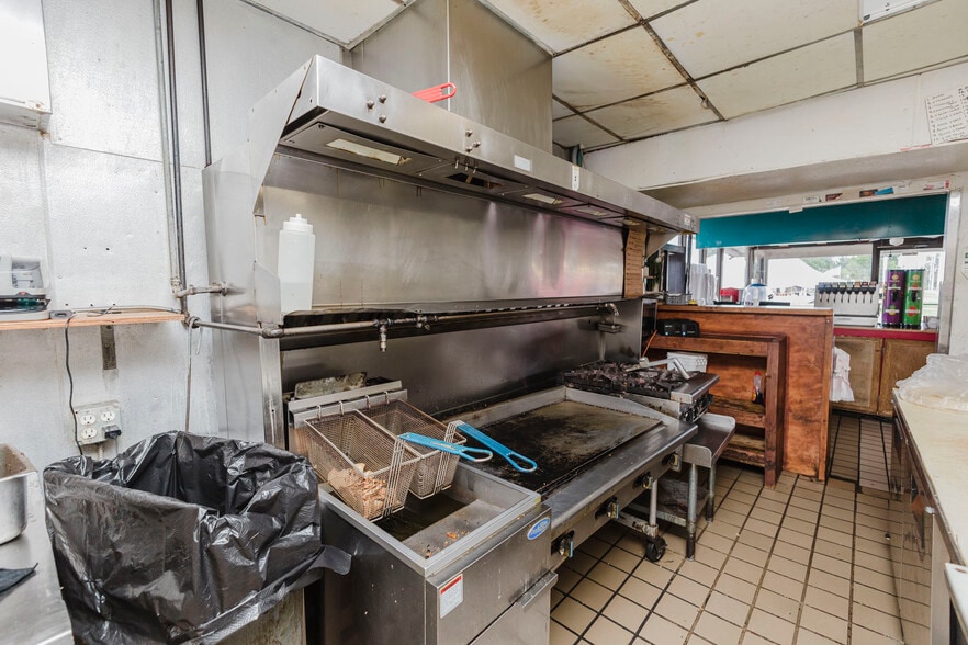 More Photos Of 503 N West St, Wichita Fast Food For Sale