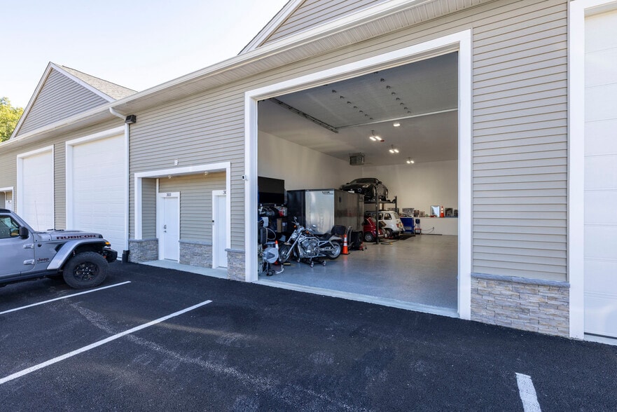 More Photos Of 597 South County Trl, Exeter Flex For Sale