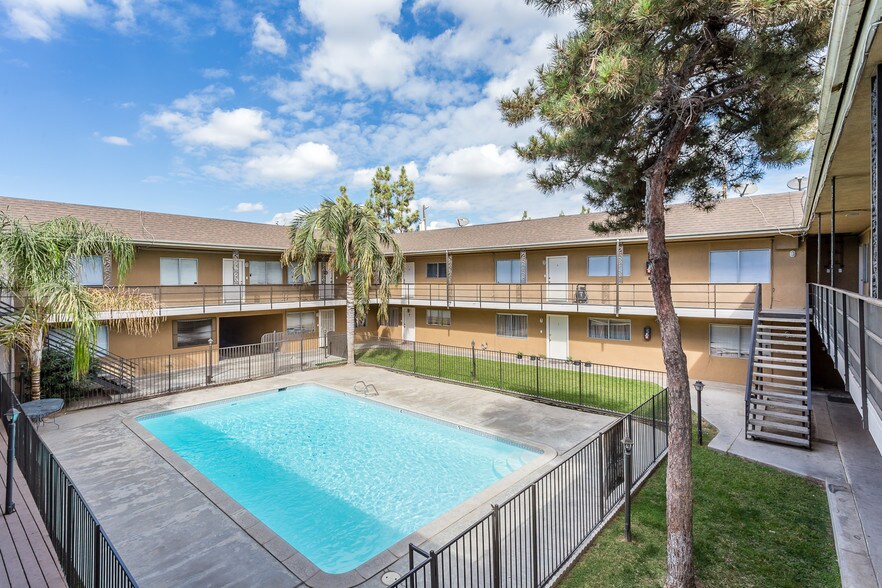 Primary Photo Of 3143 S H St, Bakersfield Apartments For Sale