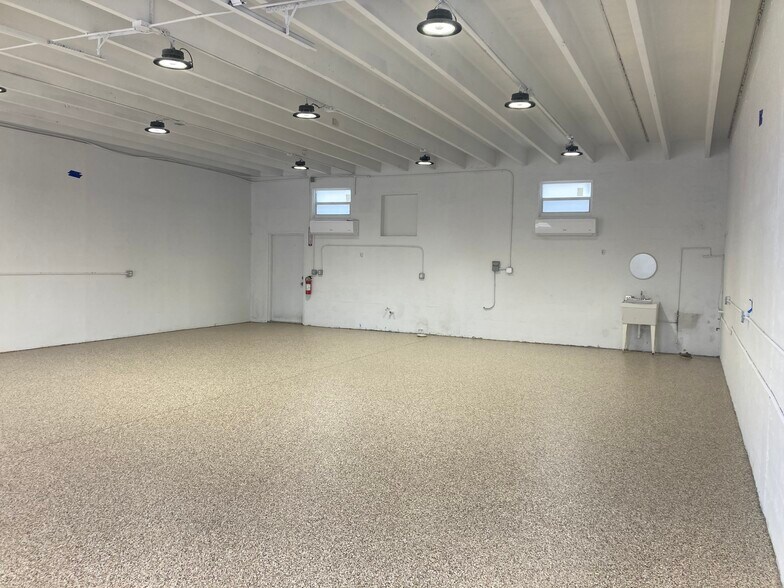 Primary Photo Of 850 NW 1st Ave, Boca Raton Showroom For Lease