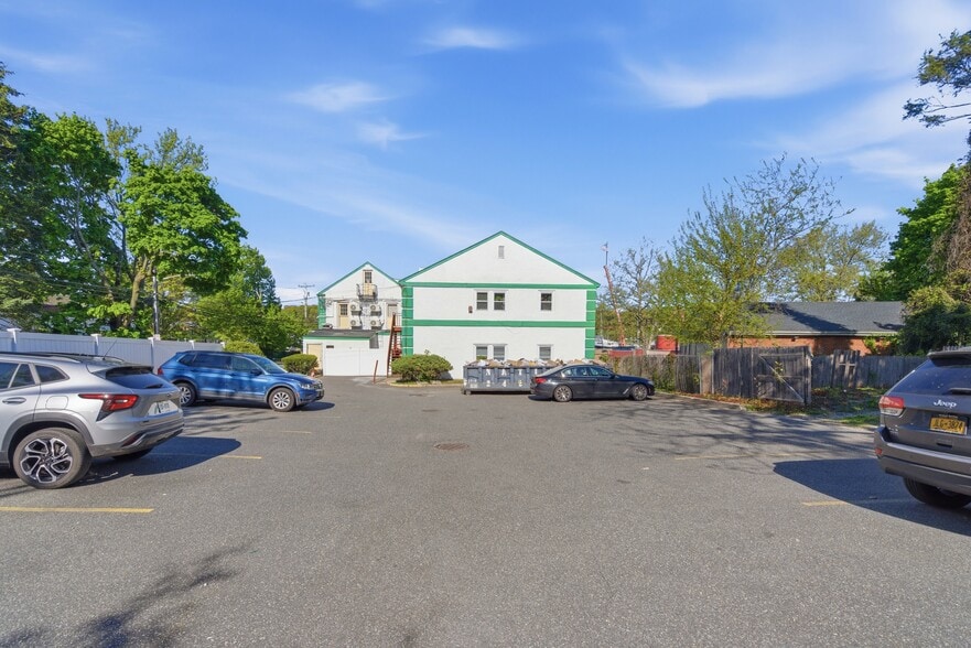 More Photos Of 134 New York Ave, Huntington Storefront Retail Office For Sale