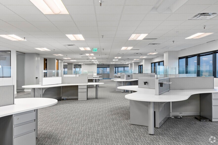 More Photos Of 2711 Lyndon B Johnson Fwy, Dallas Office For Lease
