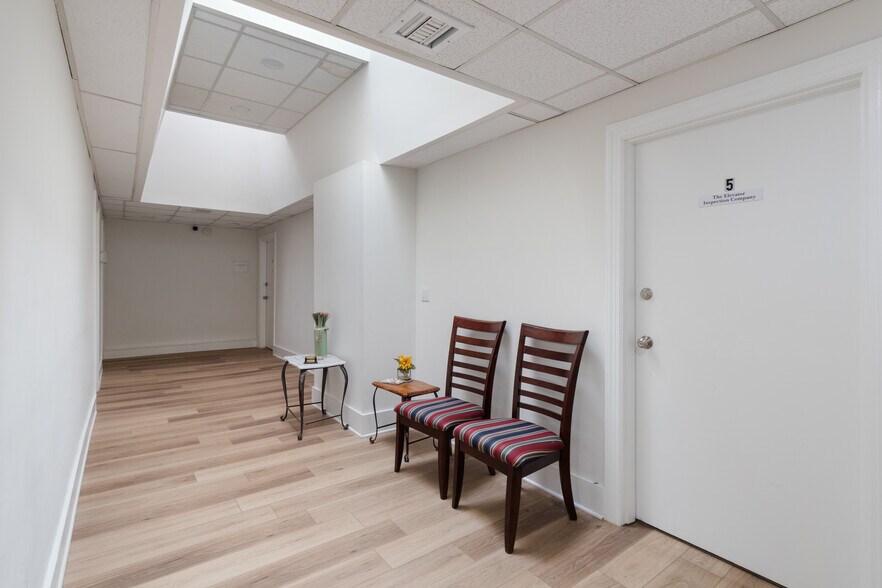 More Photos Of 3-5 Audrey Ave, Oyster Bay Storefront Retail Office For Lease