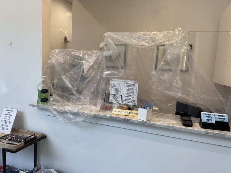 More Photos Of 321 Starr St, Brooklyn Storefront For Lease