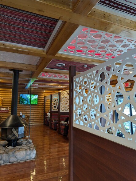 More Photos Of 10331 S Roberts Rd, Palos Hills Restaurant For Lease