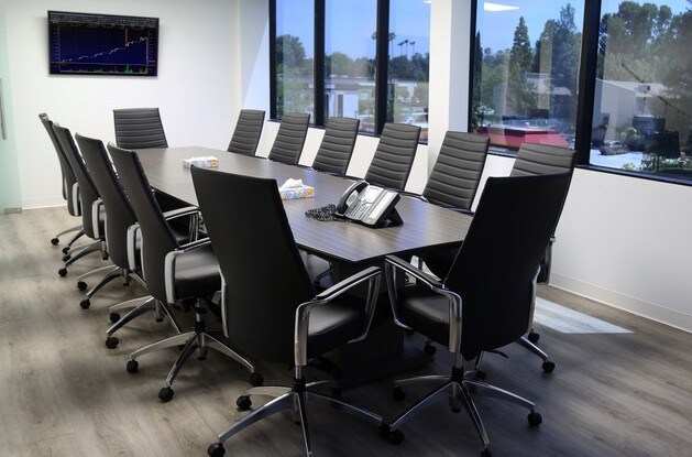 More Photos Of 19935 Ventura Blvd, Woodland Hills Office For Sale