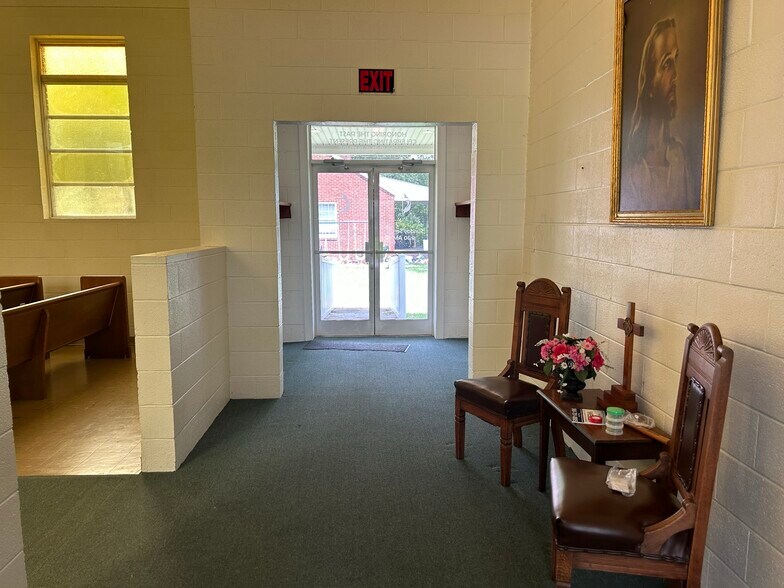 More Photos Of 2380 Bell Arthur, Bellarthur Religious Facility For Sale