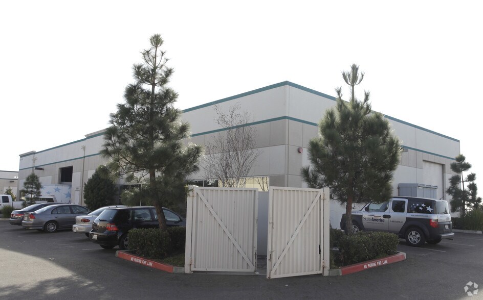 More Photos Of 3300-3302 Arden Rd, Hayward Warehouse For Lease