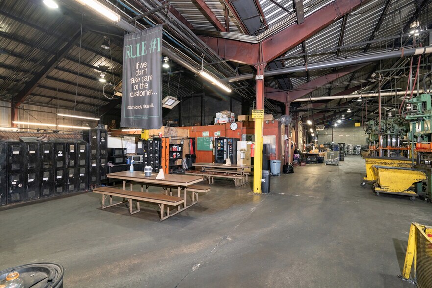 More Photos Of 400 E Vickery Blvd, Fort Worth Warehouse For Lease