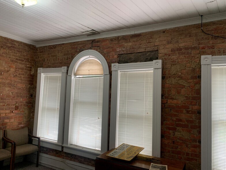 More Photos Of 16 N Trade St, Tryon Office For Sale
