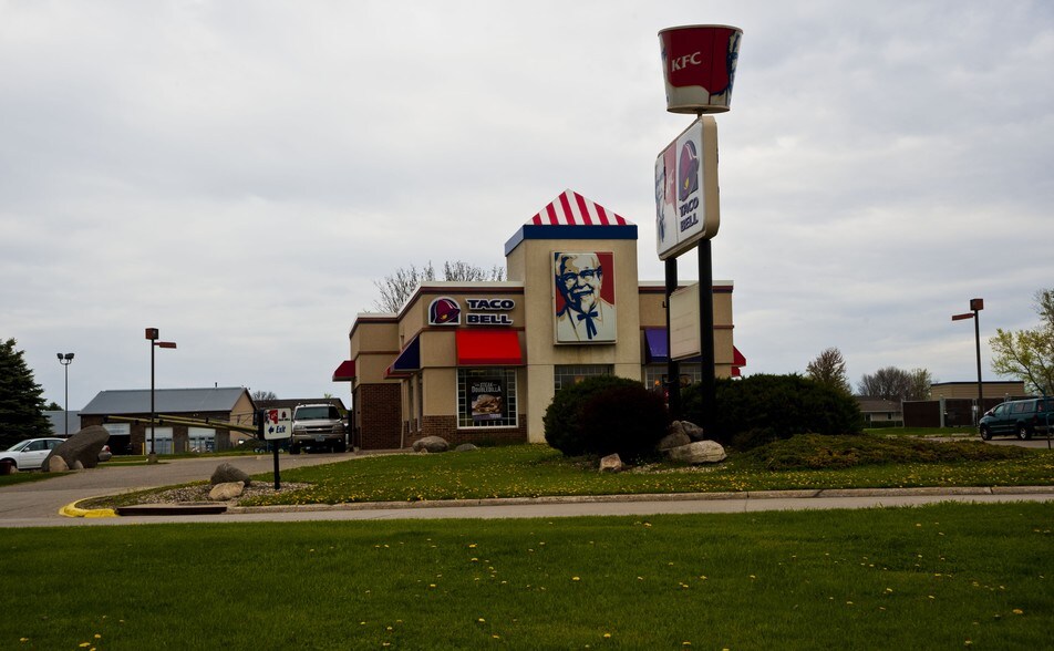 More Photos Of 10 Plaza Dr, Clear Lake General Retail For Sale