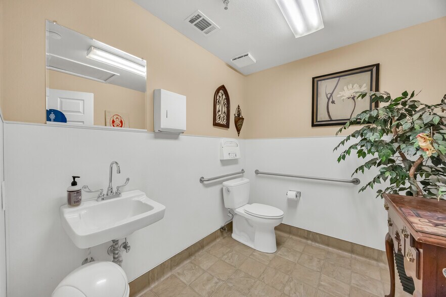 More Photos Of 1035-1043 Sutton Way, Grass Valley Office For Sale