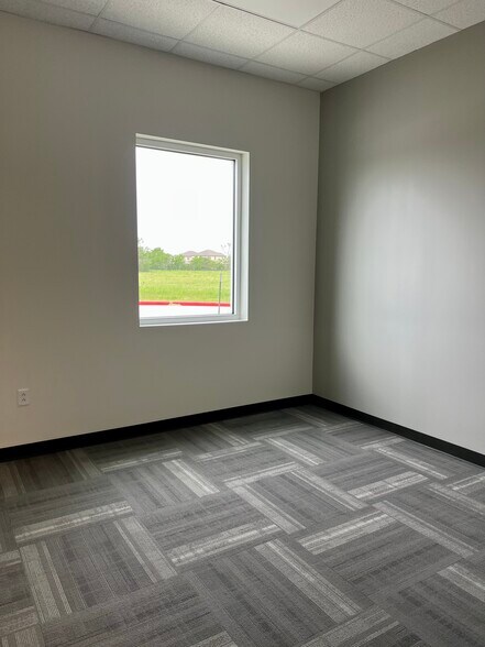 More Photos Of 20821 Clay Center Dr, Katy Distribution For Sale