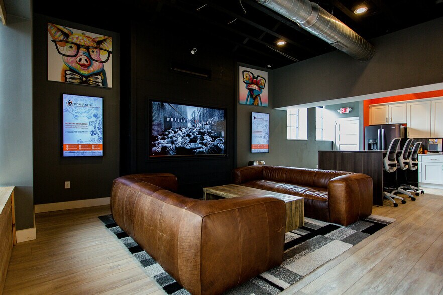 More Photos Of 6 Pike St, Cincinnati Storefront Retail Office For Sale