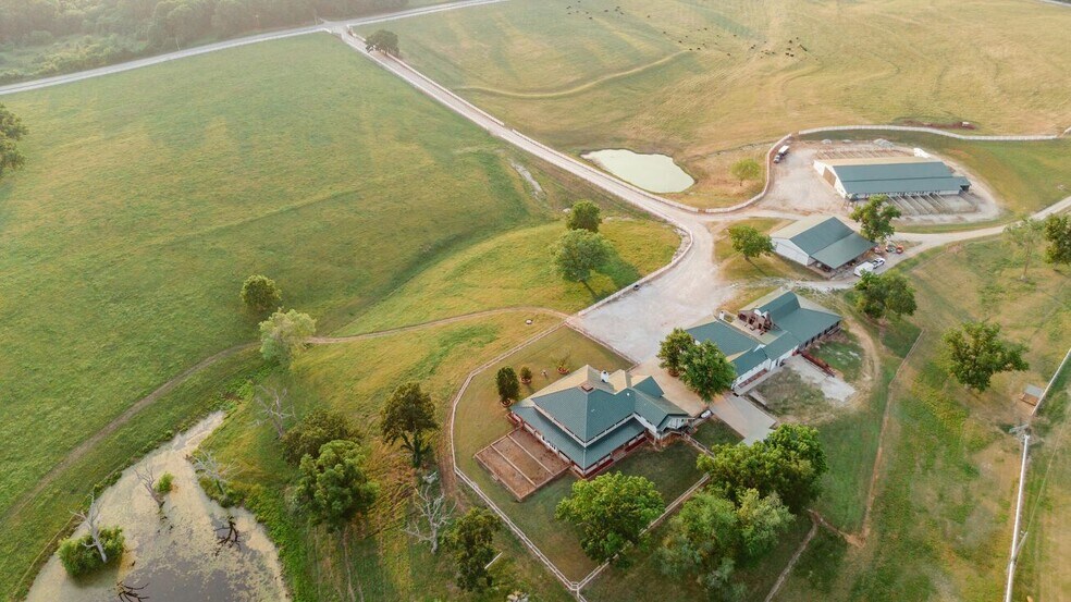 More Photos Of 352 MO-245, Dadeville Horse Stables For Sale