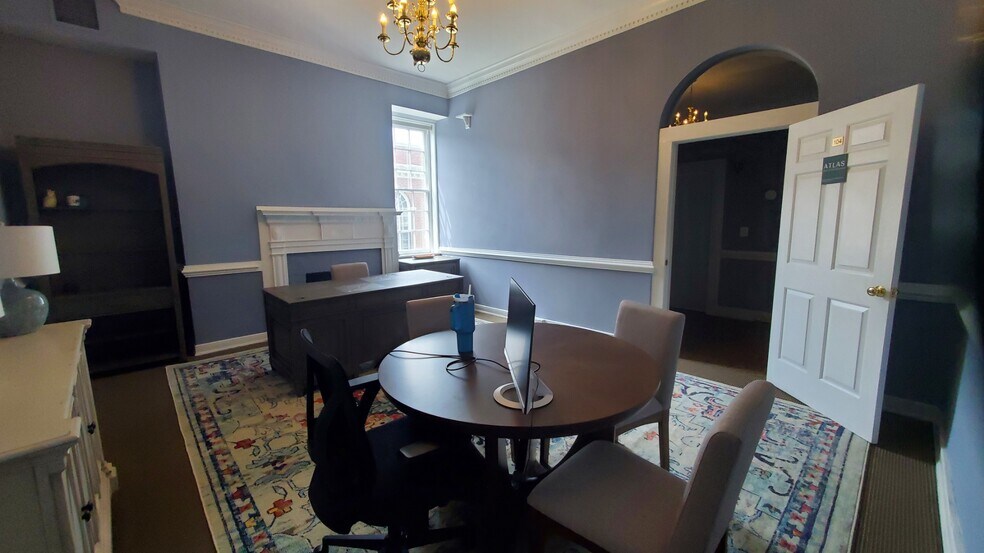 More Photos Of 19 E Market St, Leesburg Office For Lease