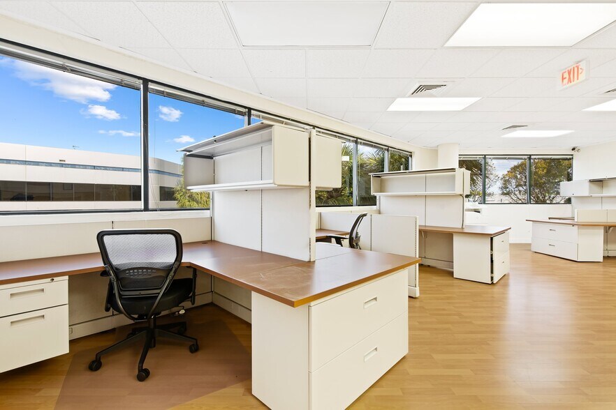 More Photos Of 3323 W Commercial Blvd, Fort Lauderdale Office For Sale