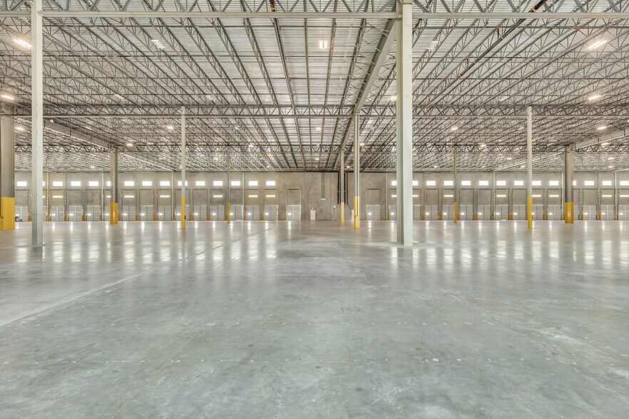 More Photos Of 6505 NW 167th St, Hialeah Unknown For Lease