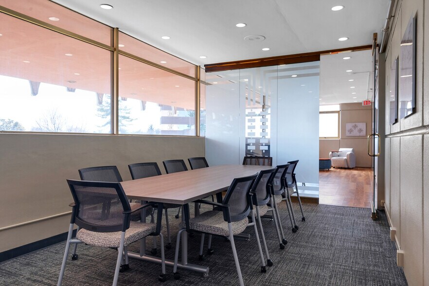 More Photos Of 6100 Dutchmans Ln, Louisville Office For Lease