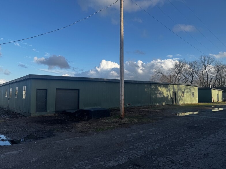 More Photos Of 400-404 Dixie Ln, North Little Rock Warehouse For Sale