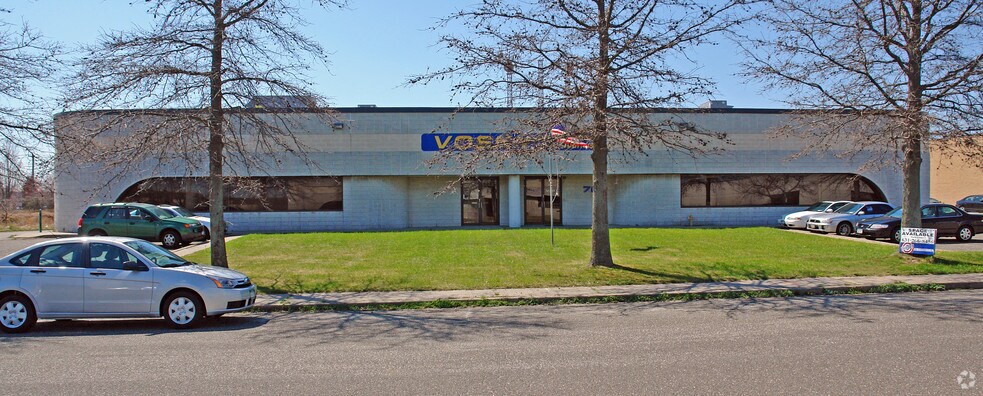 More Photos Of 70 Air Park Dr, Ronkonkoma Manufacturing For Lease