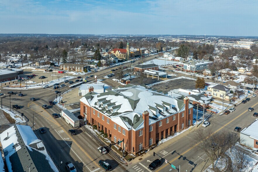 More Photos Of 3510 W Elm St, McHenry Office For Sale